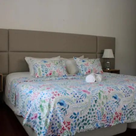 The Oak's Wolf-country House פאפה