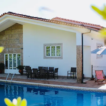 Guest house The Oak's Wolf-country House Fafe