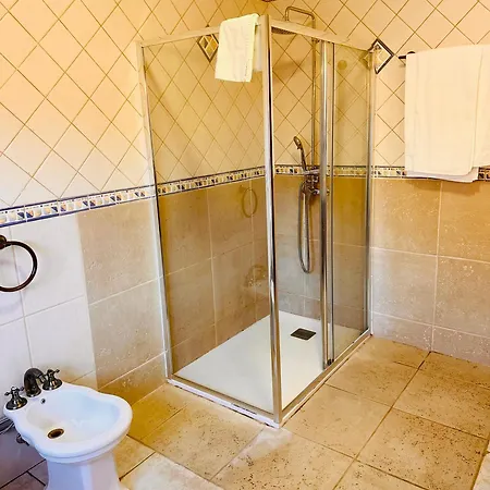 The Oak's Wolf-country House פאפה