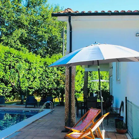 The Oak's Wolf-country House בית הארחה