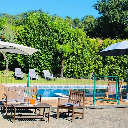 בית הארחה The Oak's Wolf-country House