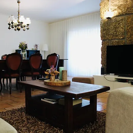 The Oak's Wolf-country House Guest house