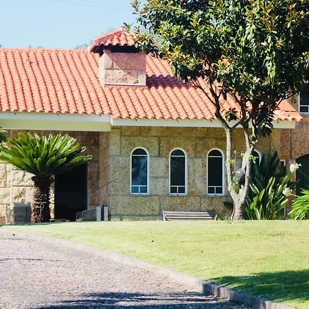 The Oak's Wolf-country House בית הארחה 4*