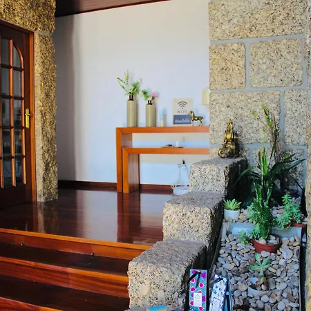 בית הארחה The Oak's Wolf-country House