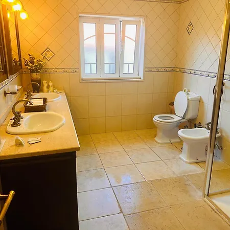 בית הארחה The Oak's Wolf-country House 4*