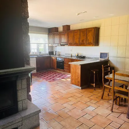 בית הארחה The Oak's Wolf-country House