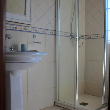 בית הארחה The Oak's Wolf-country House