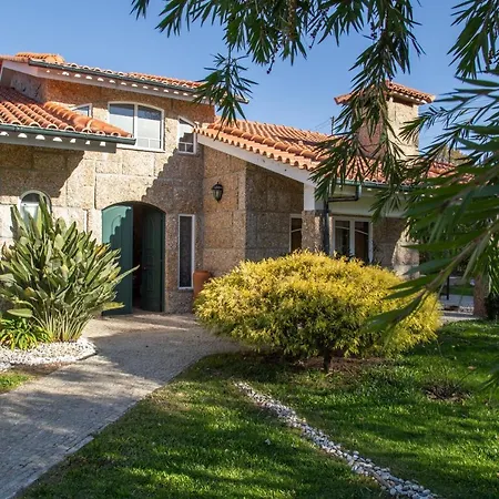 בית הארחה The Oak's Wolf-country House 4*