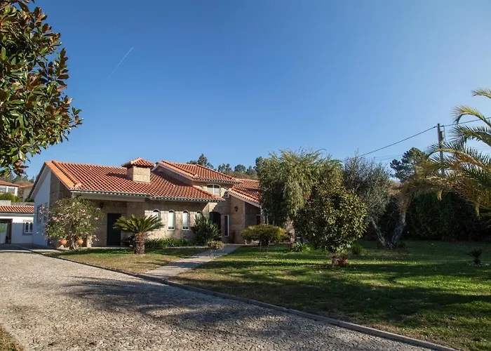 Pensión The Oak's Wolf-country House